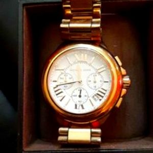 Michael Kors Gold color watch mint  condition,  sm wrist comes in original box.